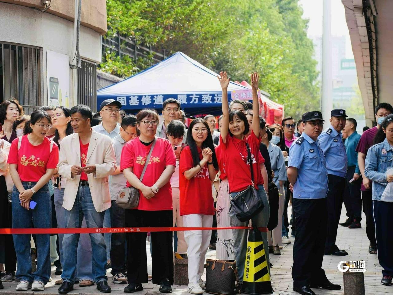 当年我女儿高考，我先前一天到考场踩点，高考几天都在女儿住宿酒店附近住的酒店，早晨