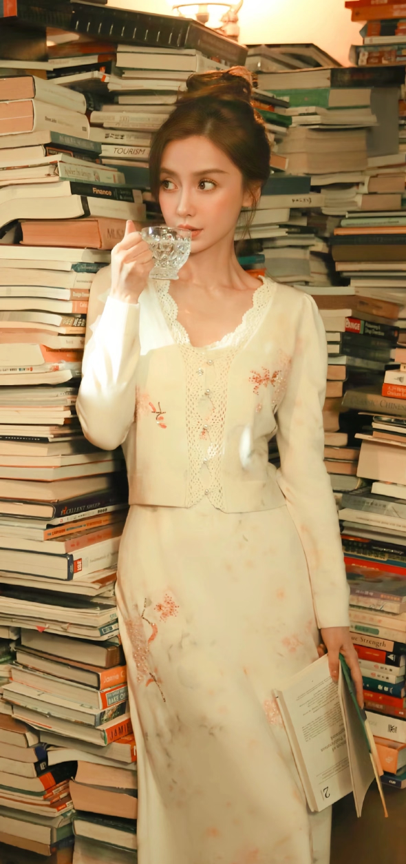 angelababy [写作业]杨颖 [太阳]早上好吖～将将们开学了嘛[兔子]快