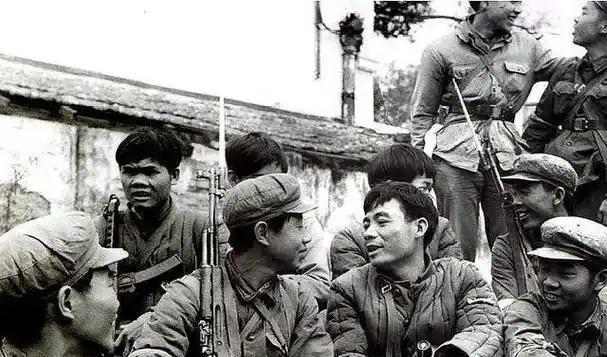 1979年高平战役，越军第一军区司令谭光忠通农失守，指挥部电台传出刺耳噪声：他们