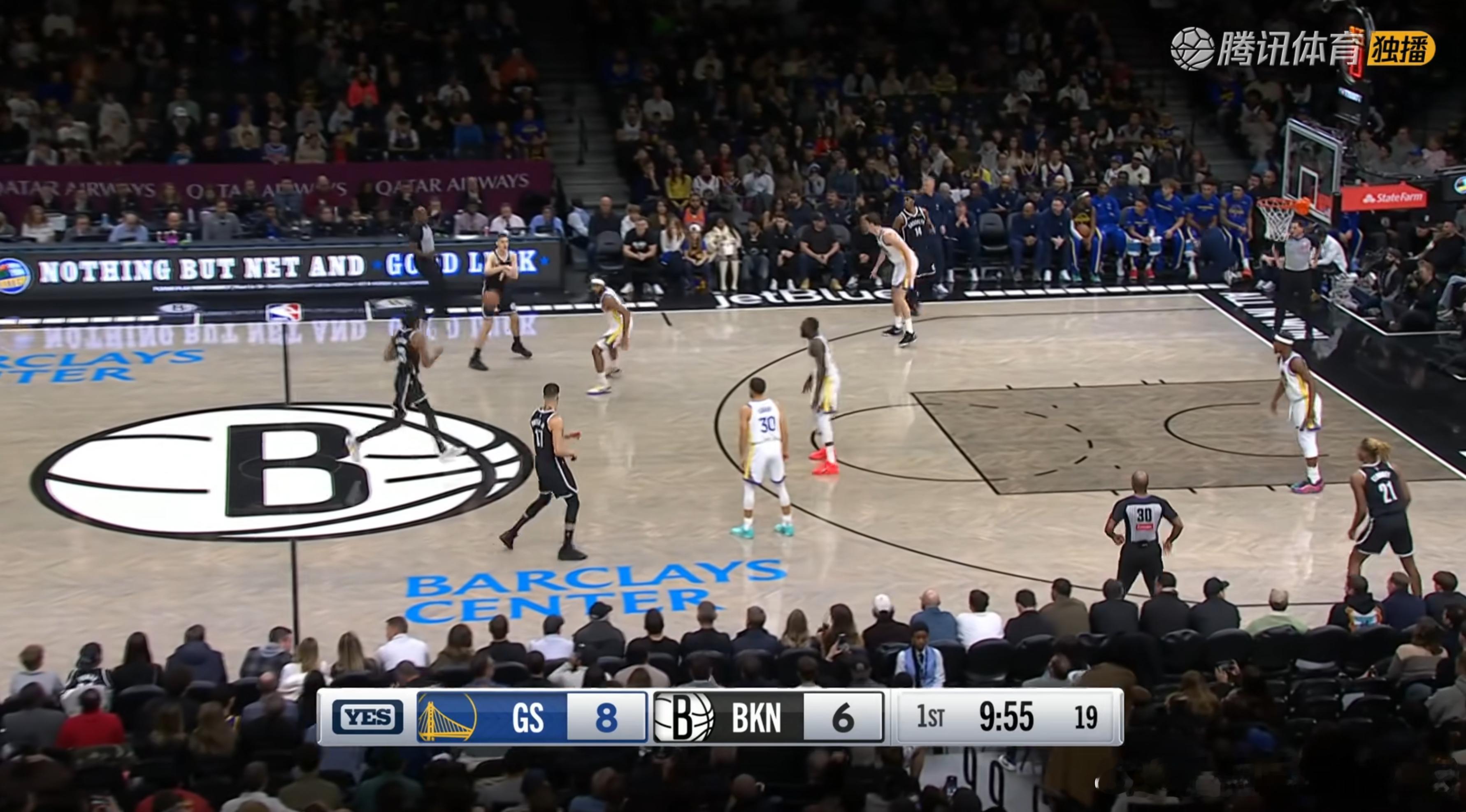 伪直播吐槽1：第一回合就联防？第一回合就被底角三分惩罚了联防，笑。（1-3-1变