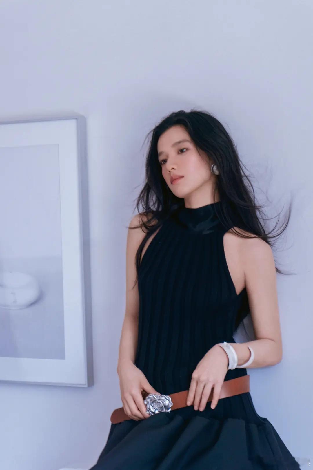 不允许还有人没看过张婧仪这组大片 ​​​