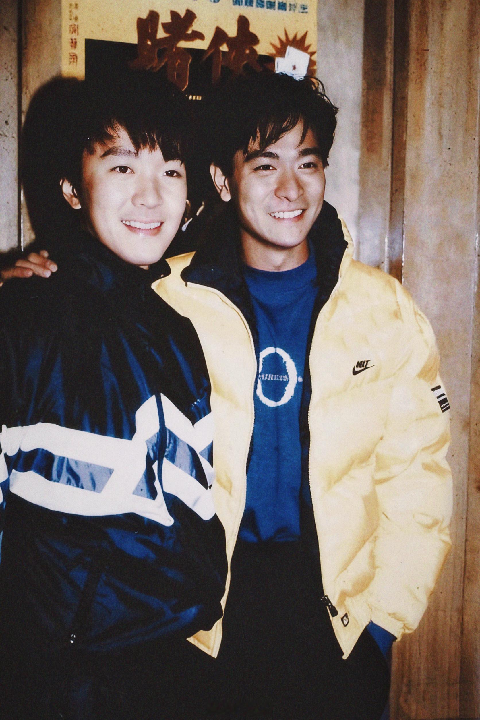 刘德华搭乘花絮去幕后 当高进的嫡传亲徒弟刀仔，遇见有特异功能的阿星，不是神、不是