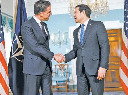 谁能想到，美国和以色列打伊朗，最闹心的不是伊朗，竟是美国总统特朗普！
 
本以为