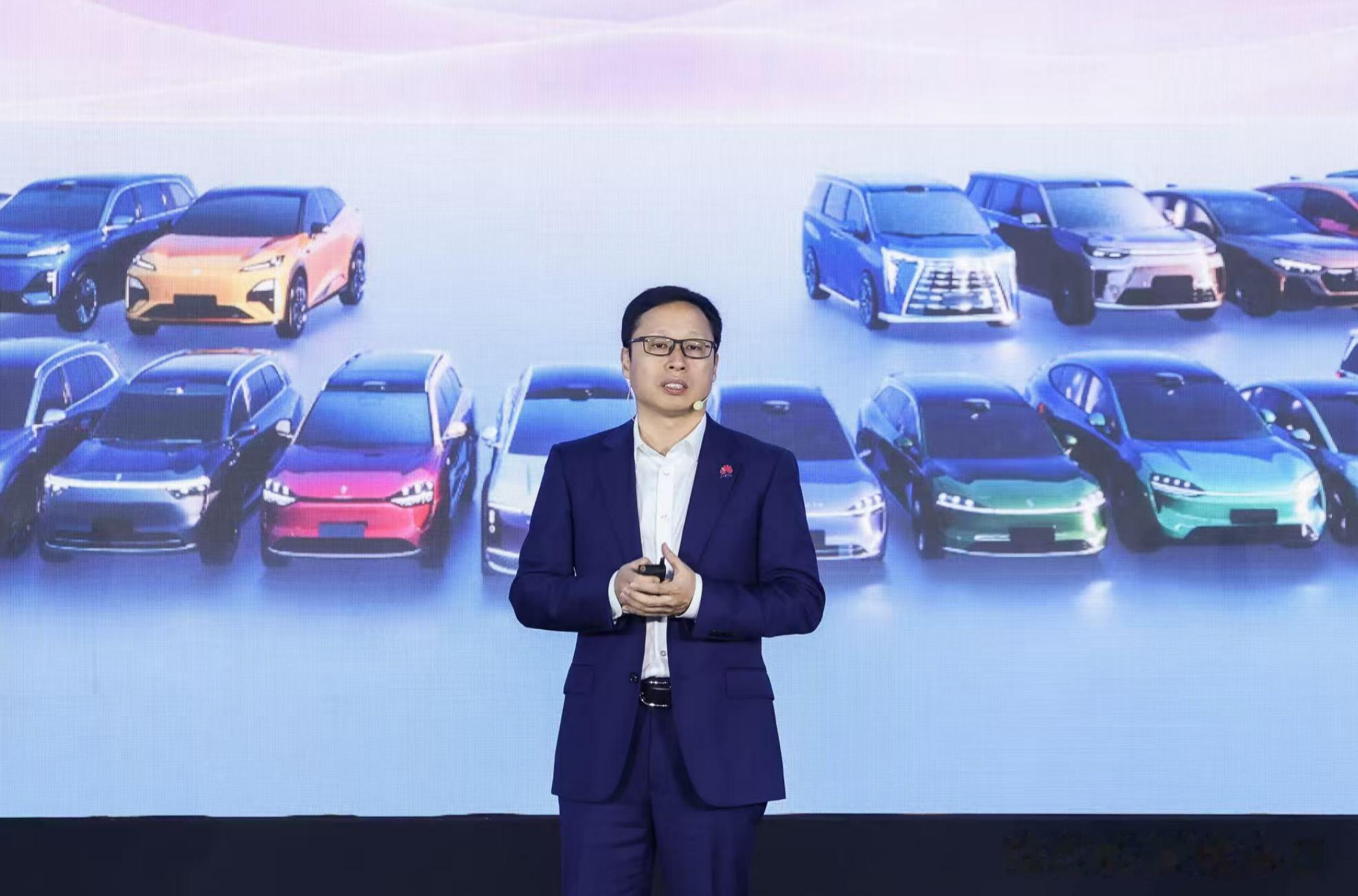 车若初见 奕境汽车首款旗舰大六座SUV奕境 X9 亮相2026 华为乾崑媒体日，