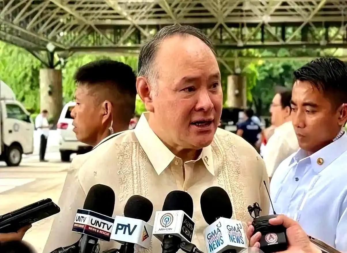 菲律宾防长：一旦台海生战，绝不袖手旁观，绝对站在中国对立面
 
菲律宾国防部长特