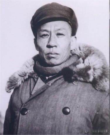 一见刘少奇来了，毛主席就在池子里发出质问：“你急什么？压不住阵脚了？为什么不顶住