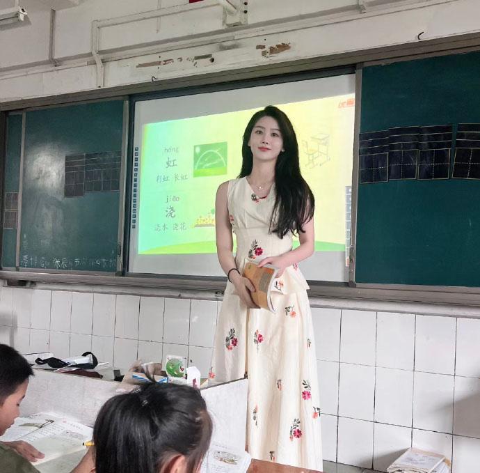 如果小时候，你也有一位这样的老师，是不是瞬间就想上学了、想学习了、想进步了、想永