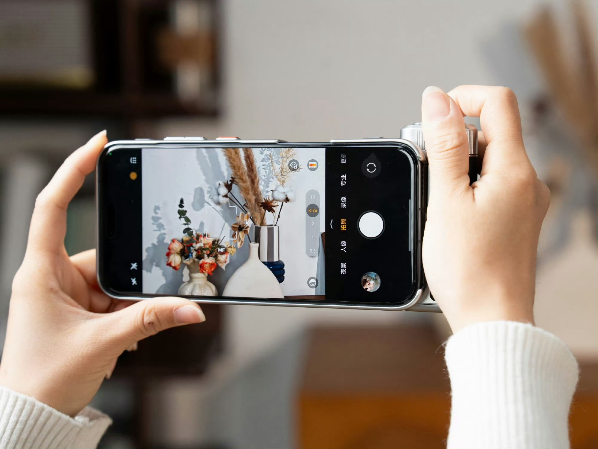 用荣耀Magic8影像套装确实方便，随装随用，而且长焦拍鸟也毫无压力