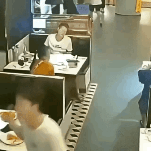 这种碰撞责任怎么划分？@豆包事故定则 驾驶责任认定 无碰撞担责 船舶碰撞定责 追