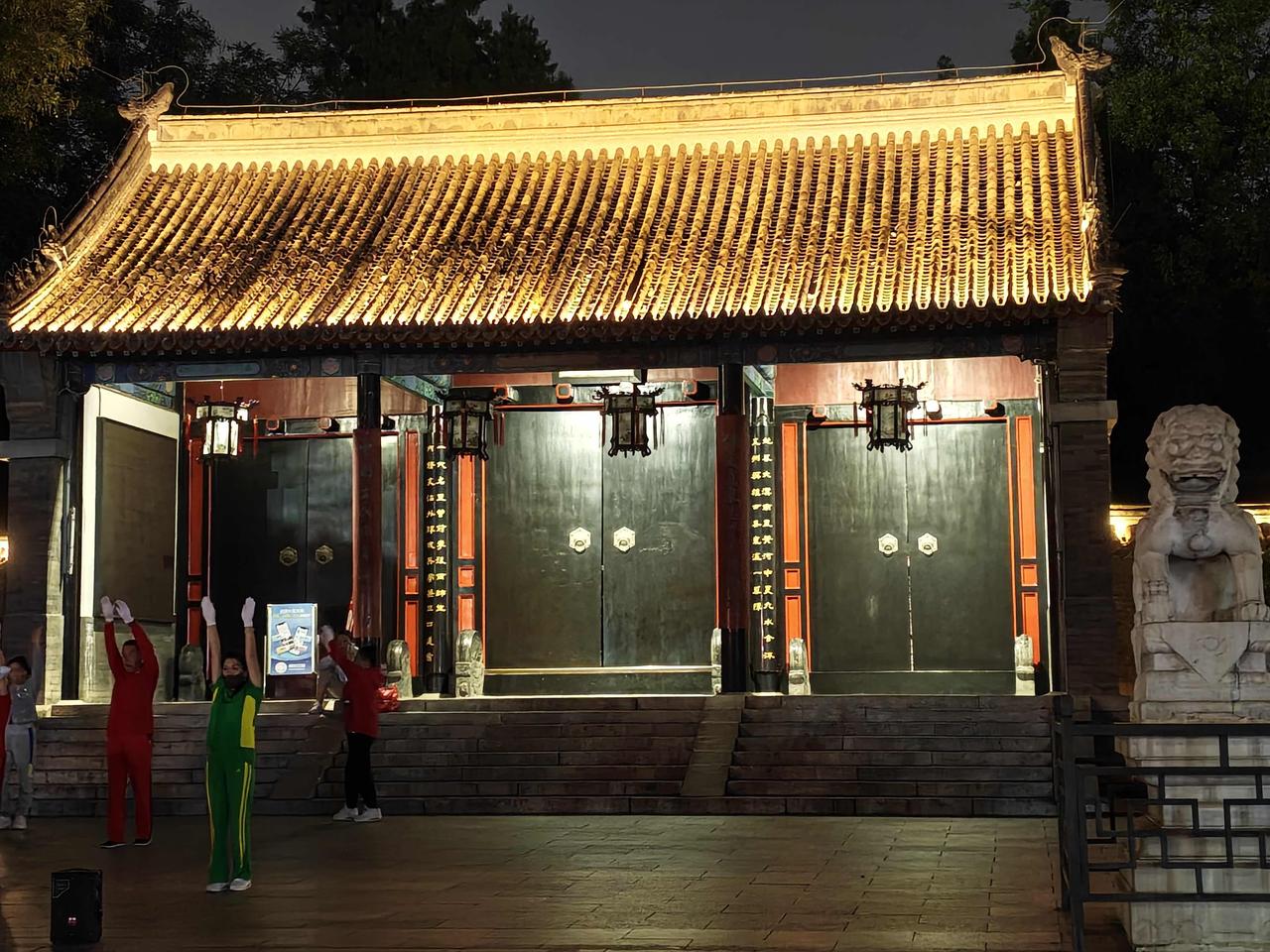 保定市从7号夜间起便淅淅沥沥地下起了连阴雨，真是“秋雨绵绵无绝期”呀，气温也降了