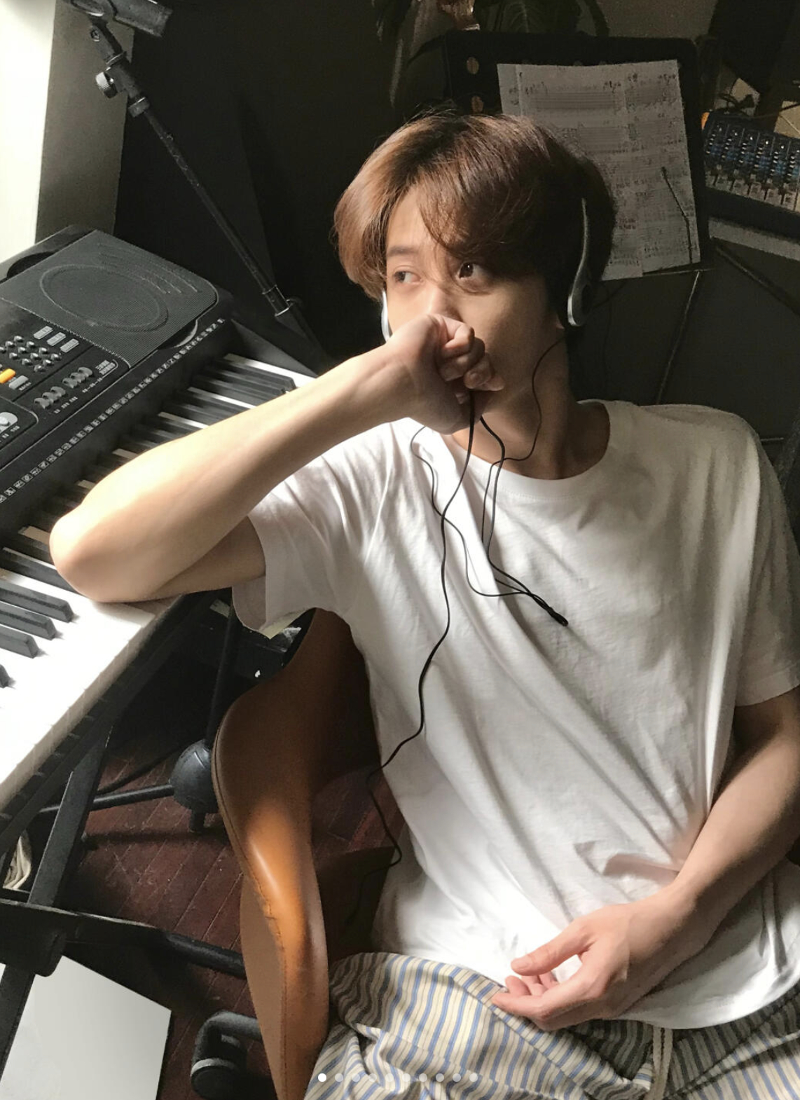 檀健次第三张音乐专辑 又被狠狠拿捏了！新专logo海报两个简洁的三角形自带高级 