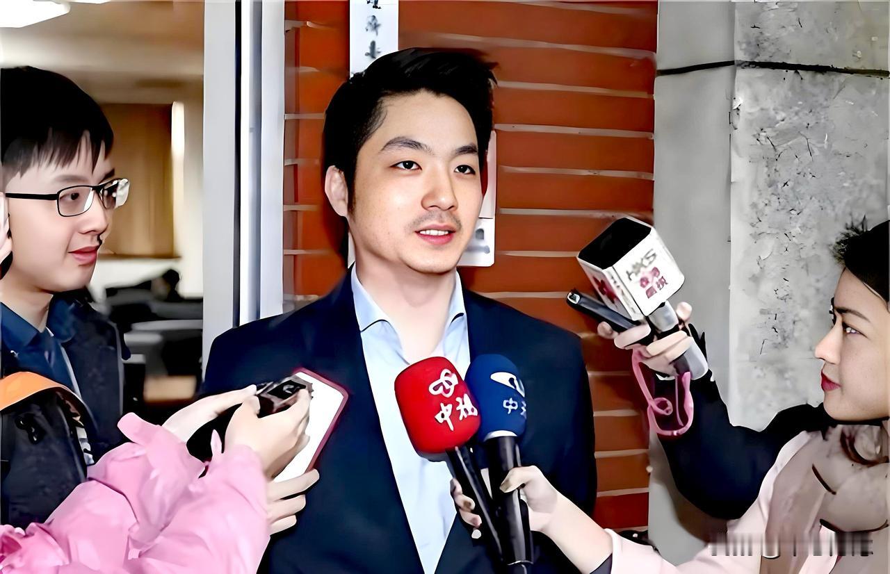 国民党要防止别有用心之人过度消耗蒋万安。
蒋万安最近辅选很忙。今天跑东家，明天跑
