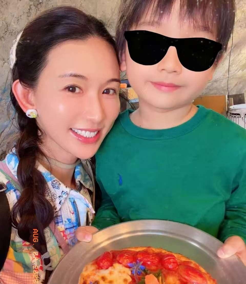 把日子过稳了，就是最硬的翻身仗
林志玲这次晒的不是美照，是一个Pizza蛋糕。她