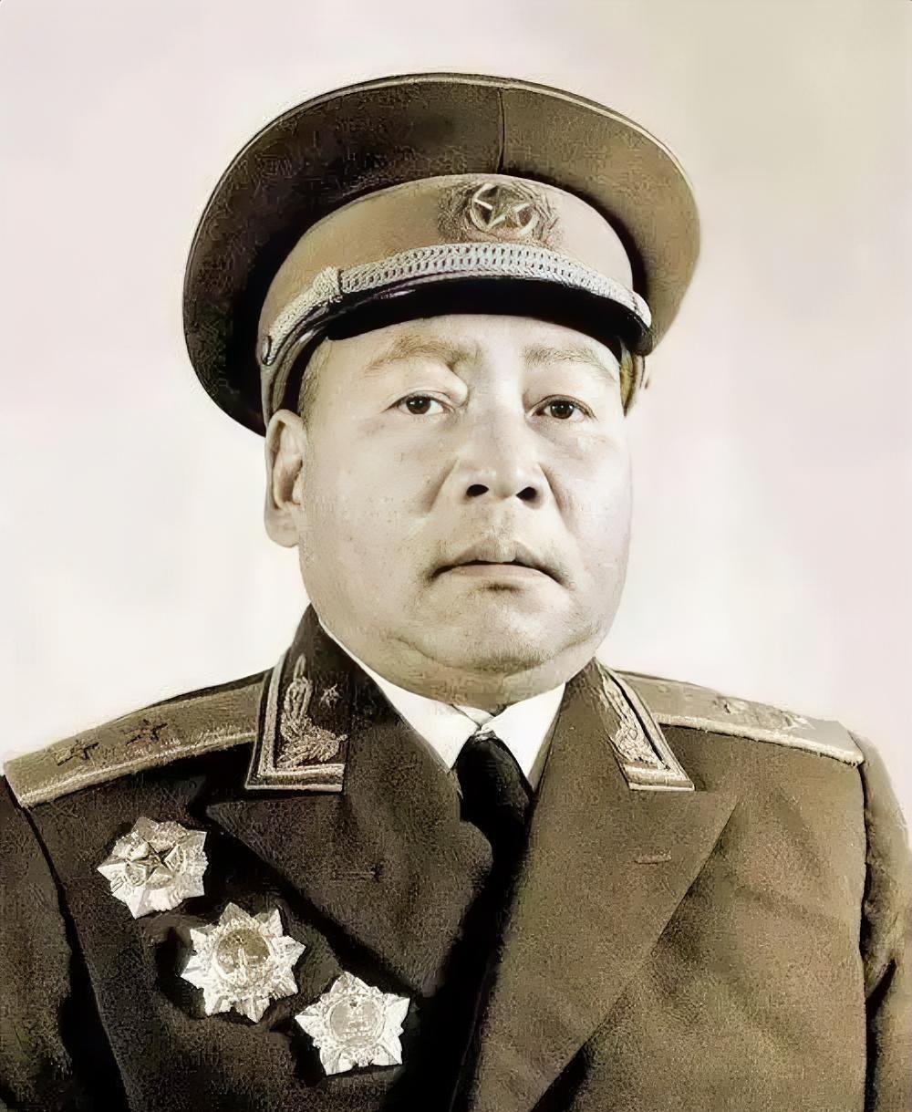 胜仗过后反被"降职"的开国将军滕海清
 
1932年，红四方面军有个叫滕海清的连