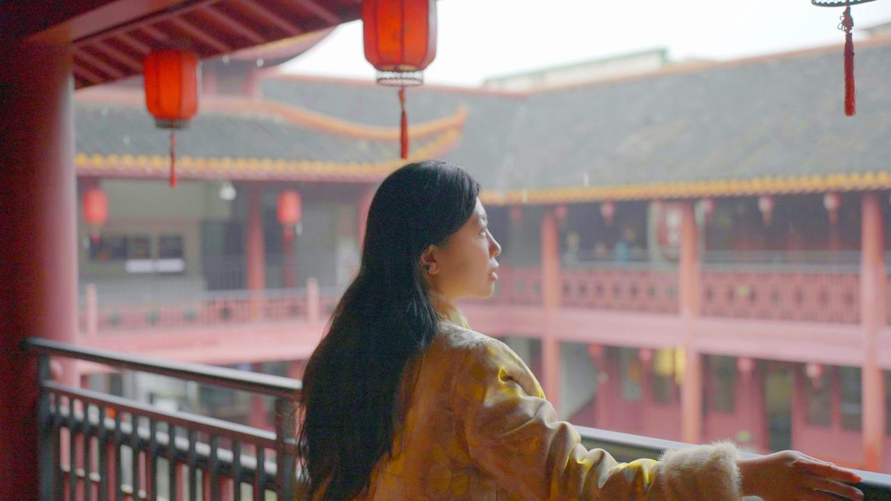 要想体验一个地方的活着的文化，都在一项项非遗技艺里面。所以我很喜欢逛目的地的非遗