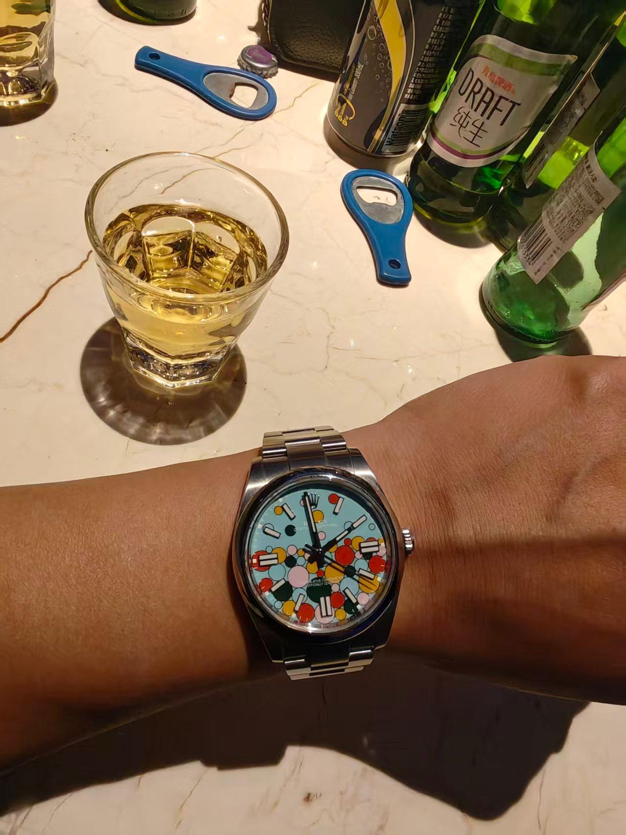 昨晚喝多了，今晚明晚大连还有应酬，后天一早出发昆明，好想陪陪孩子呀[泪奔]  ​