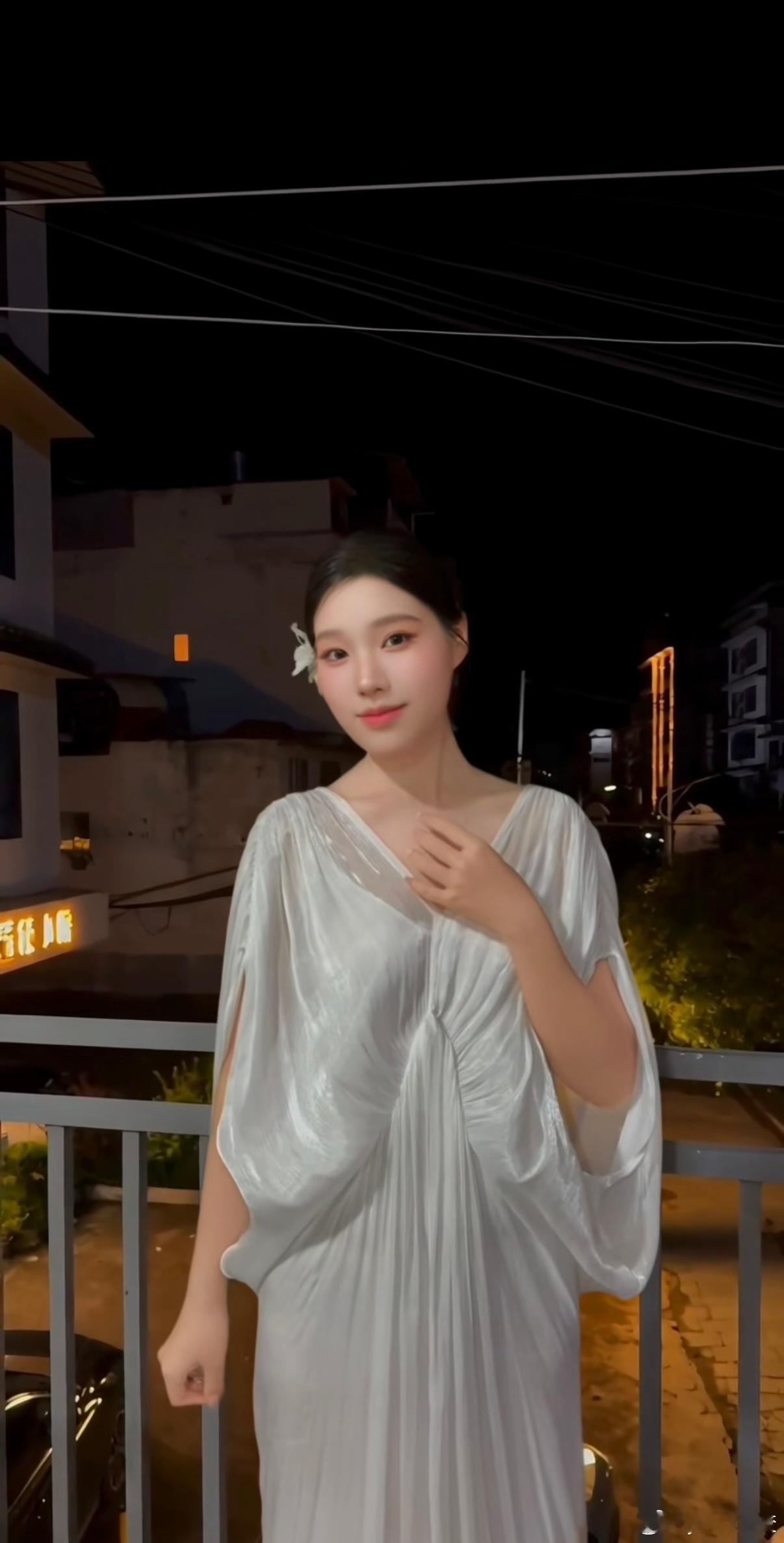我这个从北方来玩的小表妹 是我看着长大的 以前小时候也经常暑假过来玩 对她的印象
