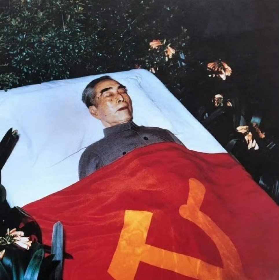 永远缅怀我们敬爱的周总理![心][赞][赞][赞] ​​​