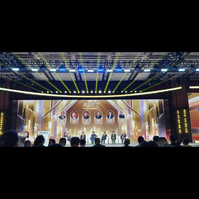 企业办公室、投资推广署代表围绕人工智能全域赋能、数据跨境合规、跨境投融资便利化、