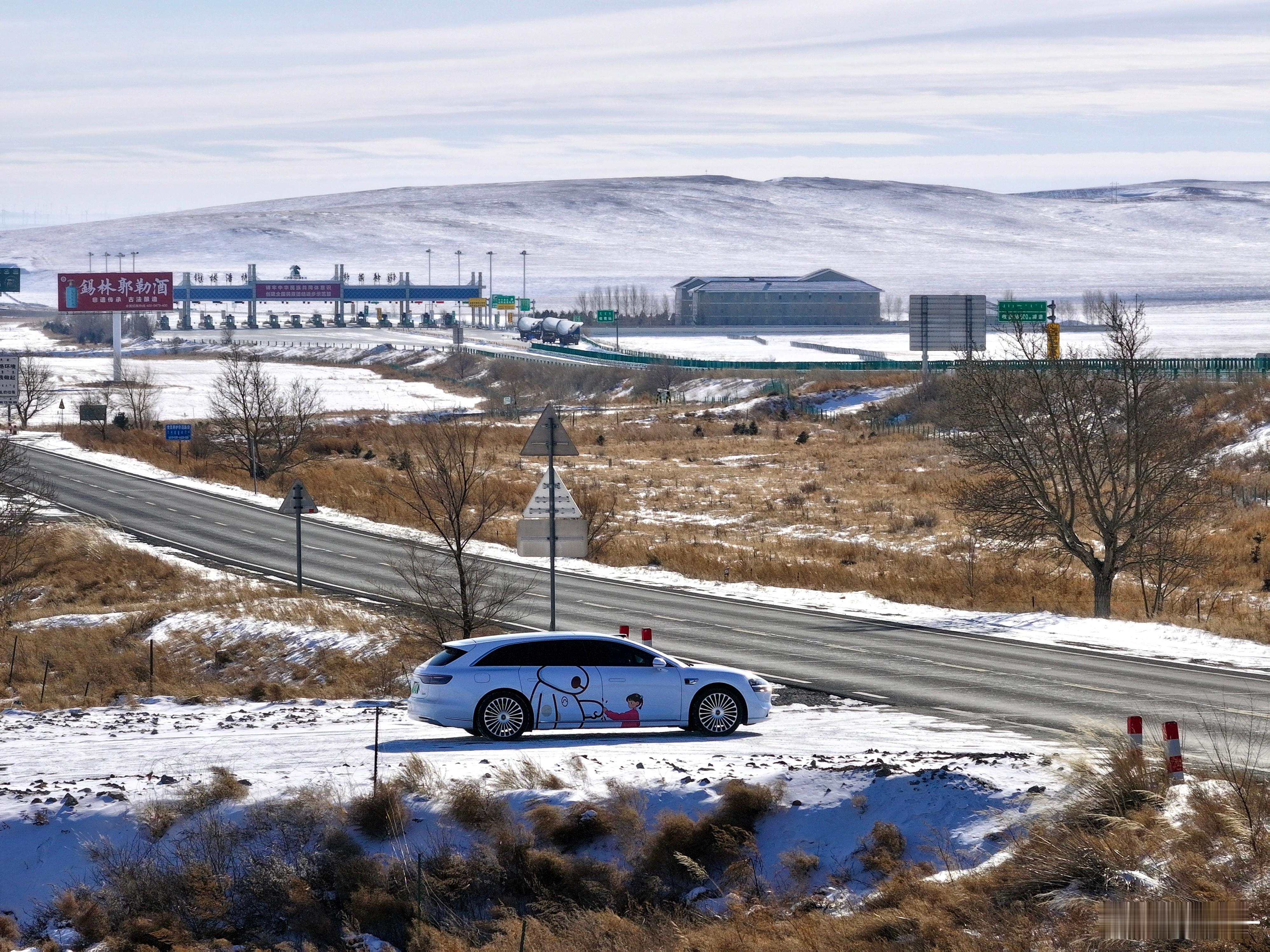 今天开着大白来内蒙啦给马背上的五岁女孩阿米娜一个惊喜终于明白了还珠格格里的蒙古公