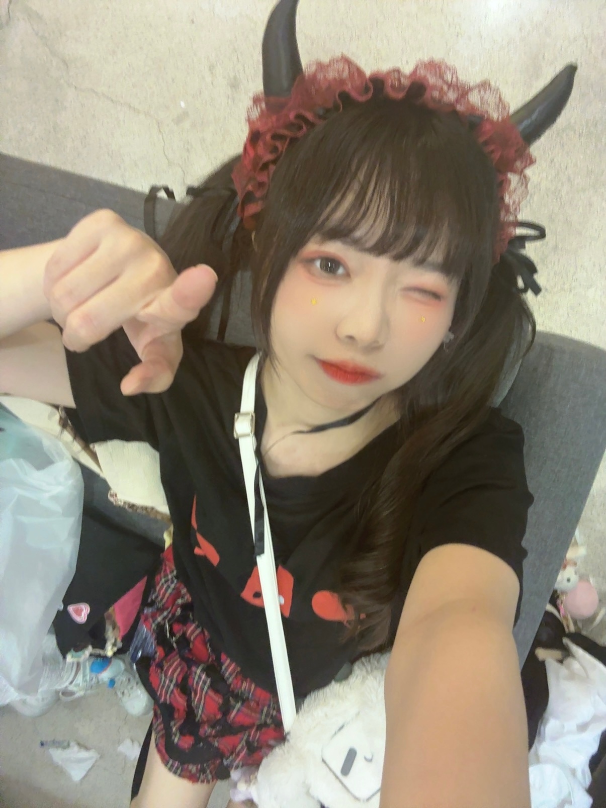 喜欢穿然T！黑黑红红的！喜欢！[心]兜系少女[超话] ​​​