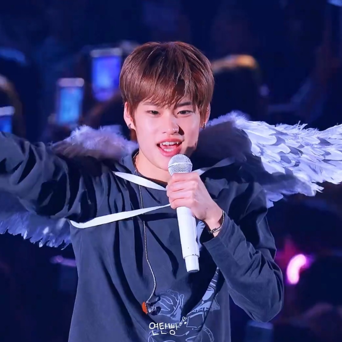 光る 星も 君には きっと 敵わないから 