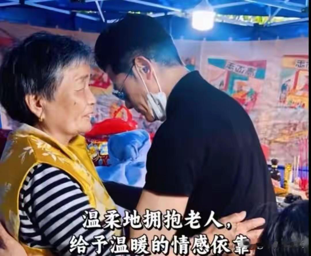 这次要给郭富城一个大大的赞！
自从娶了方媛，真的是浪子变成居家好男人了。
这次方