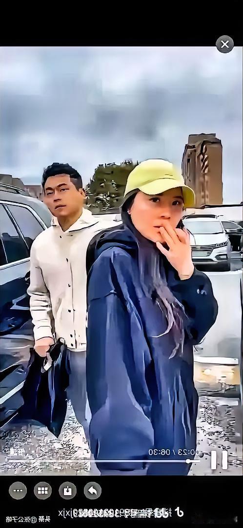 小三是乘务长，男主是律师，这个故事讽刺的是：男主出轨了，惩罚成本太低了，小三和男