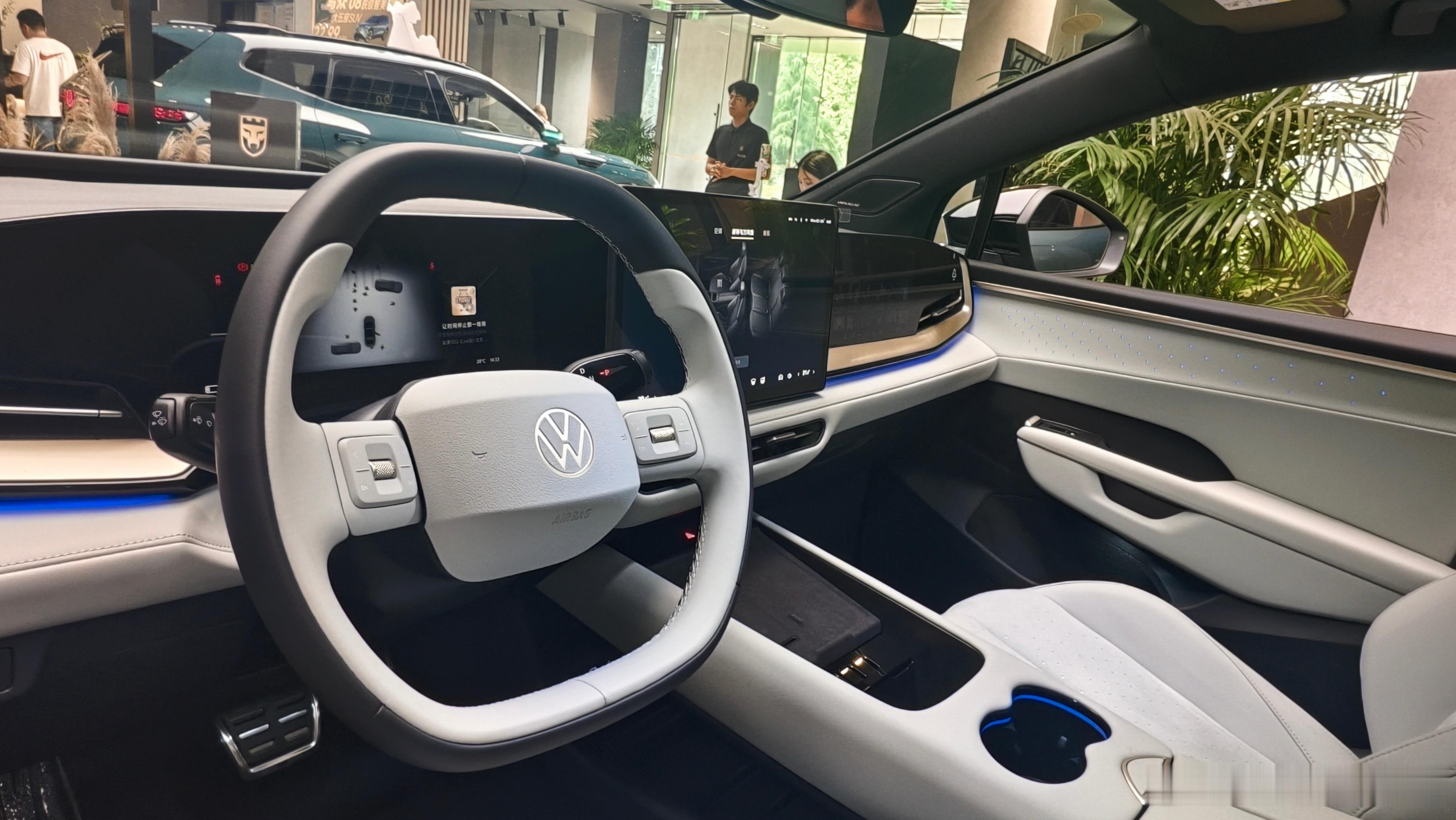 谁能想到与众07的权益售价已经低至了10.99万呢，这个价格你就能买到大众的纯电