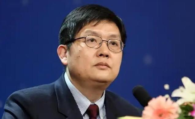 中国政府呼吁谨慎前往日本，然而复旦大学的冯玮却在此时，高调推荐中国学生去日本，并