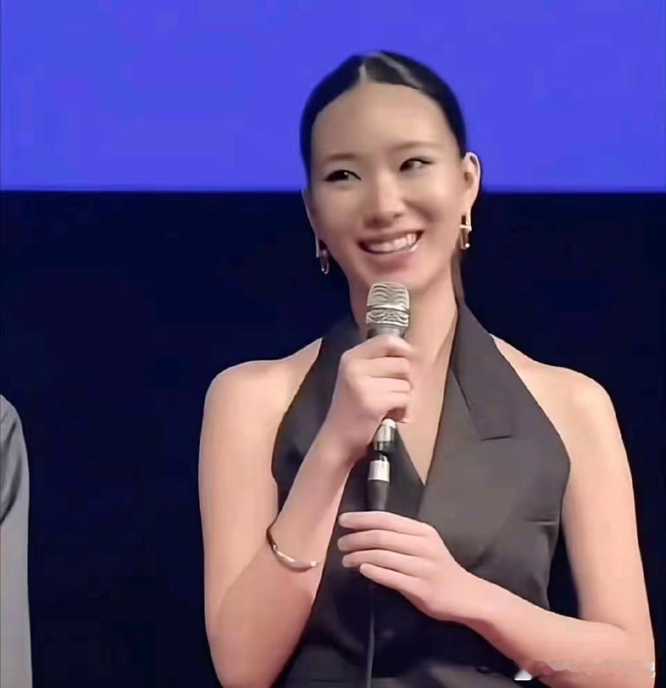 小S女儿进娱乐圈了实话实说，这个身材和颜值，能不能在娱乐圈站稳脚跟？ 