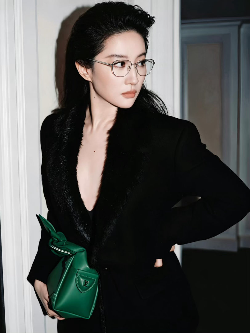 戴眼镜的刘亦菲刘亦菲的梦女们吃的真好 天仙攻名不虚传