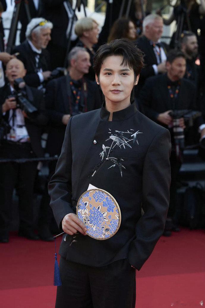 龚俊郑业成将合作凤舞九天 龚俊郑业成将合作凤舞九天，期待期待啊~ 