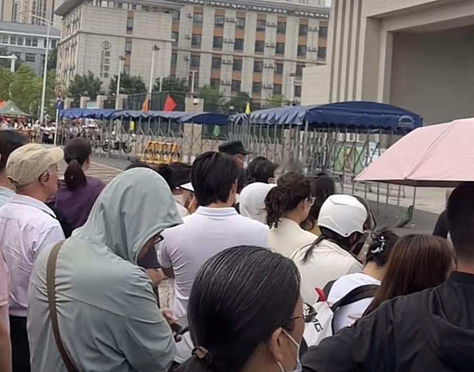 河南高考成绩已经出来了，背后隐藏2个关键信息！
根据官方统计的数据，600分及以
