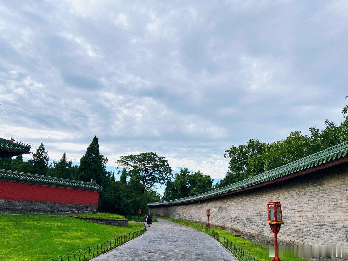 天坛里的中国古建智慧天坛里的中国古建智慧 天坛古建筑群是明清祭天祈谷的礼制巅峰，