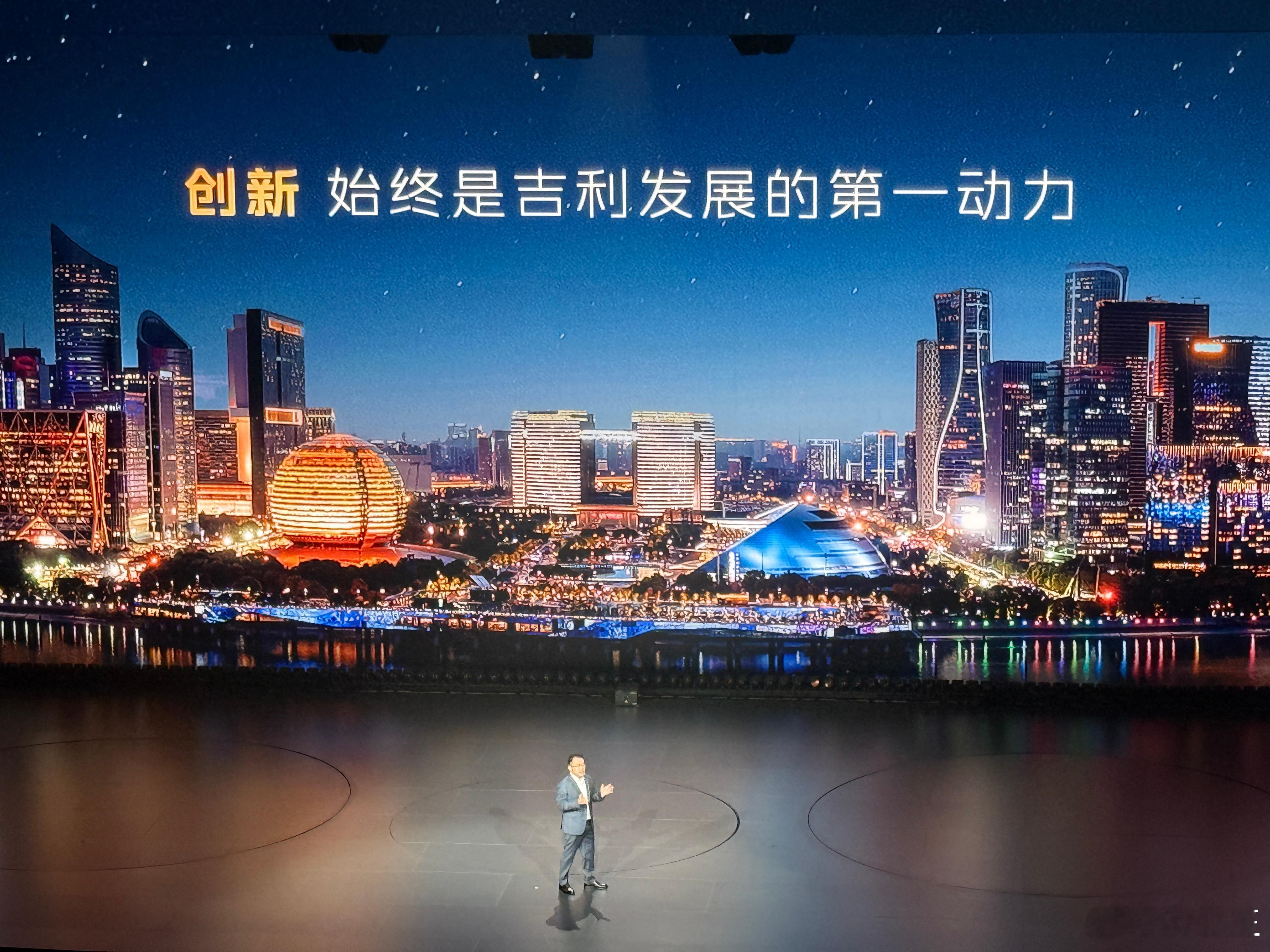 9月17日，吉利银河M9终于正式上市啦，价格17.38万元到23.88万元，比之