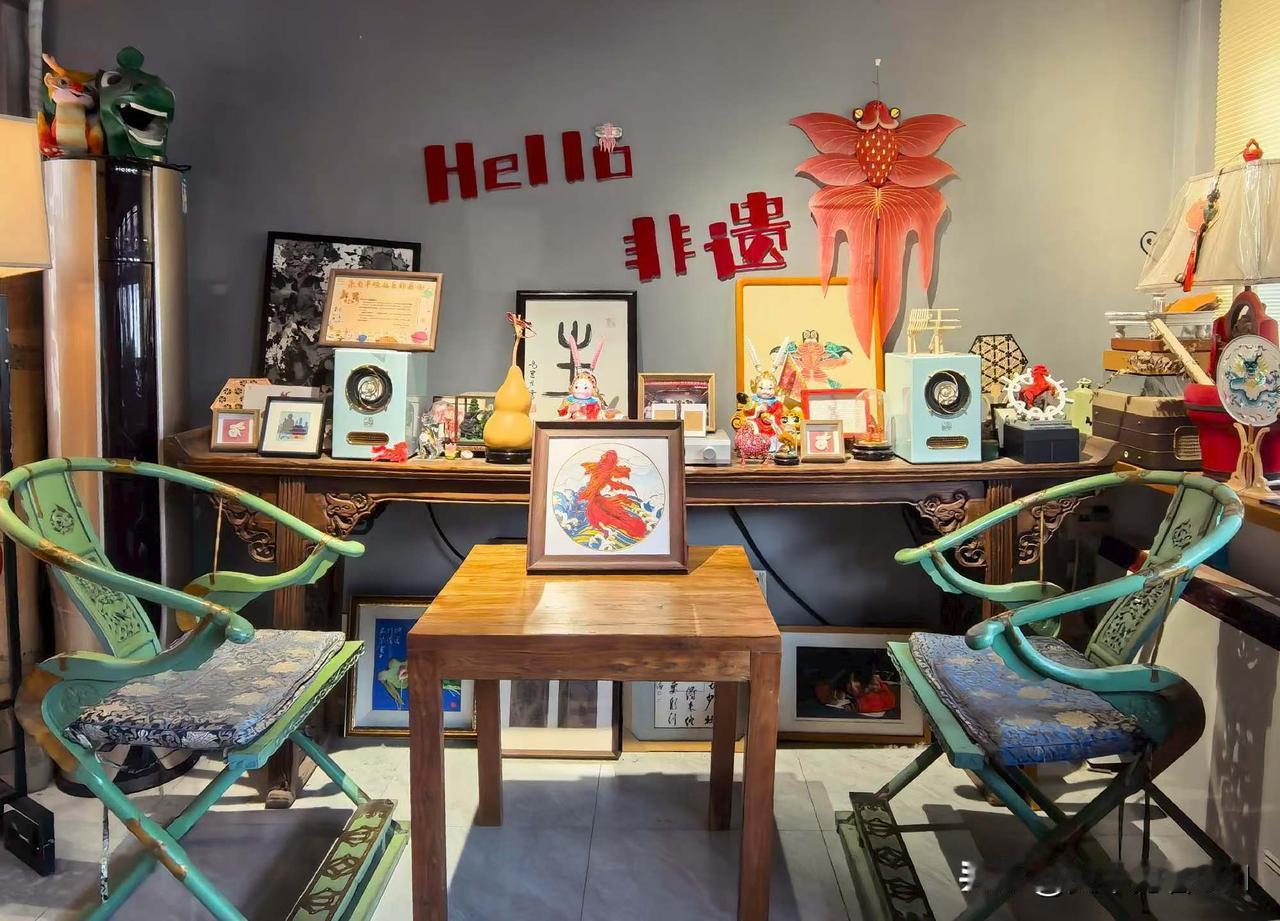 永远算不清的账 
93号院非遗博物馆嵌在铁树斜街的灰砖老墙间。这里原是一处拥挤的