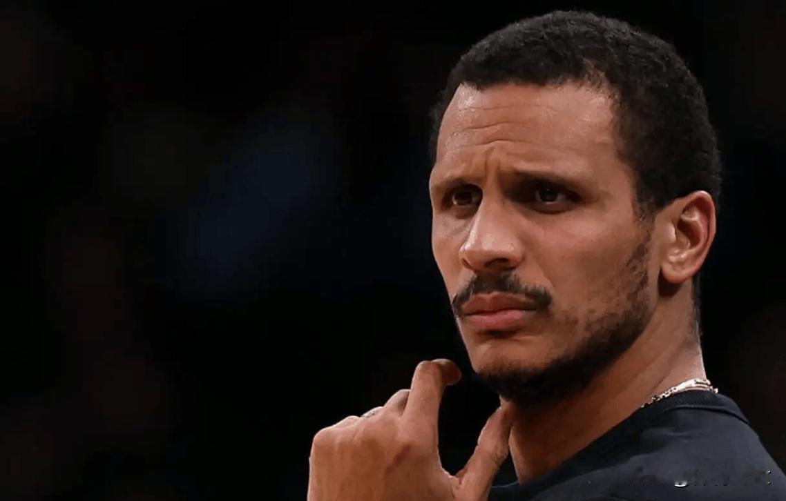 马祖拉这想法挺独特。他接受采访时说，对“快乐”一词很挣扎，觉得“找点乐趣”有时就