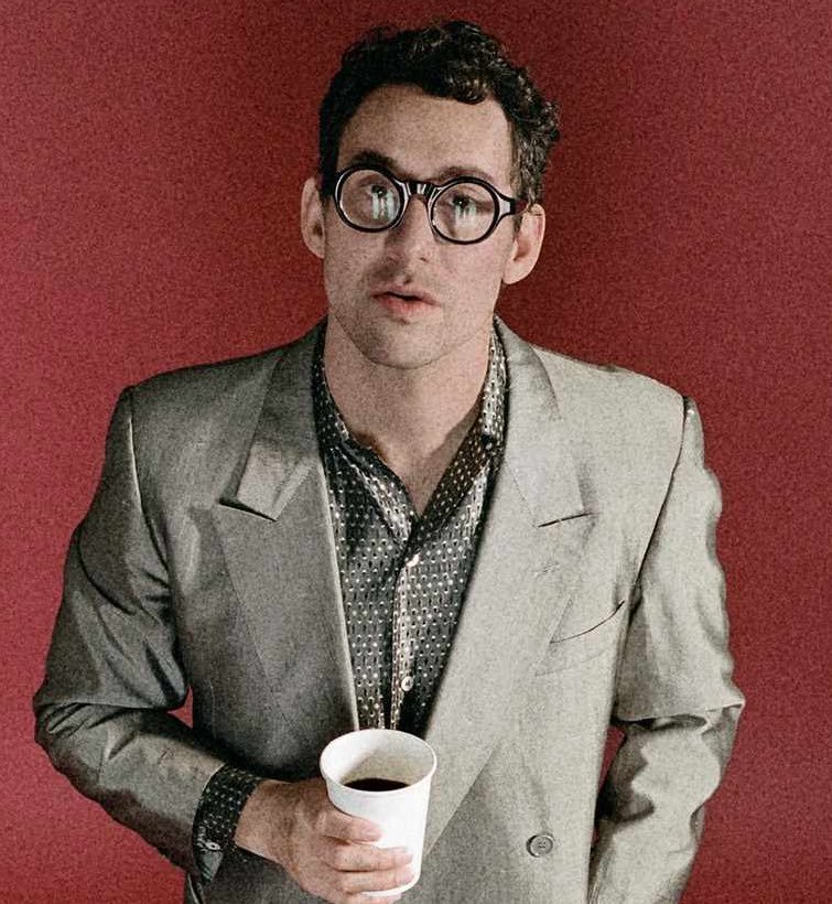 Jack Antonoff在最新《名利场》采访中称Taylor Swift是第一