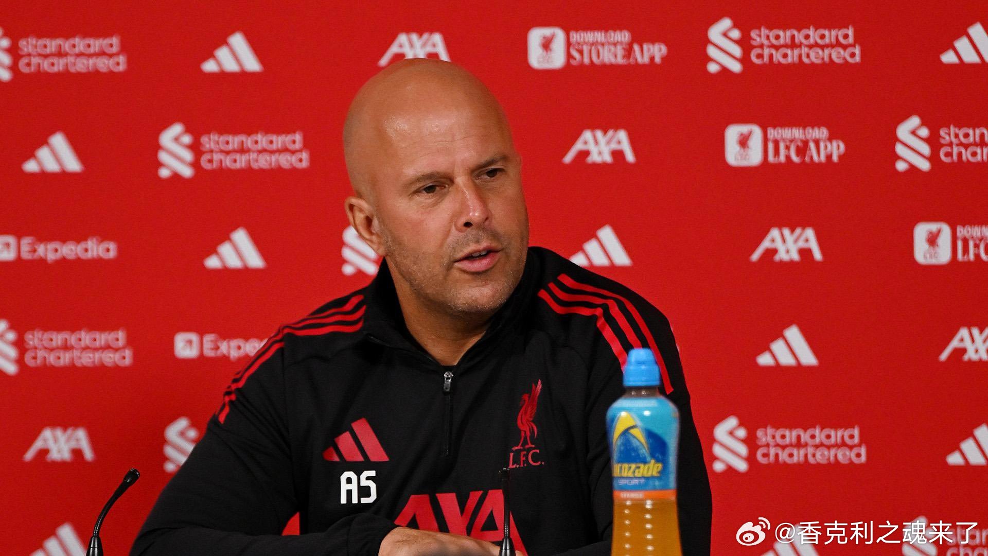 斯洛特谈及睡眠问题时表示：“你们觉得呢？确实睡得不好。虽然我没有整夜辗转反侧，但