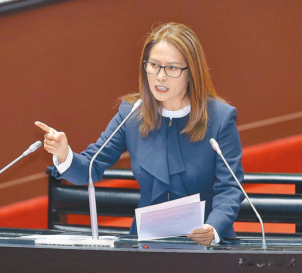 “撞船案”还未报告，高金素梅与管碧玲先“撞船”，强女子一招制敌打肿管碧玲！郭正亮