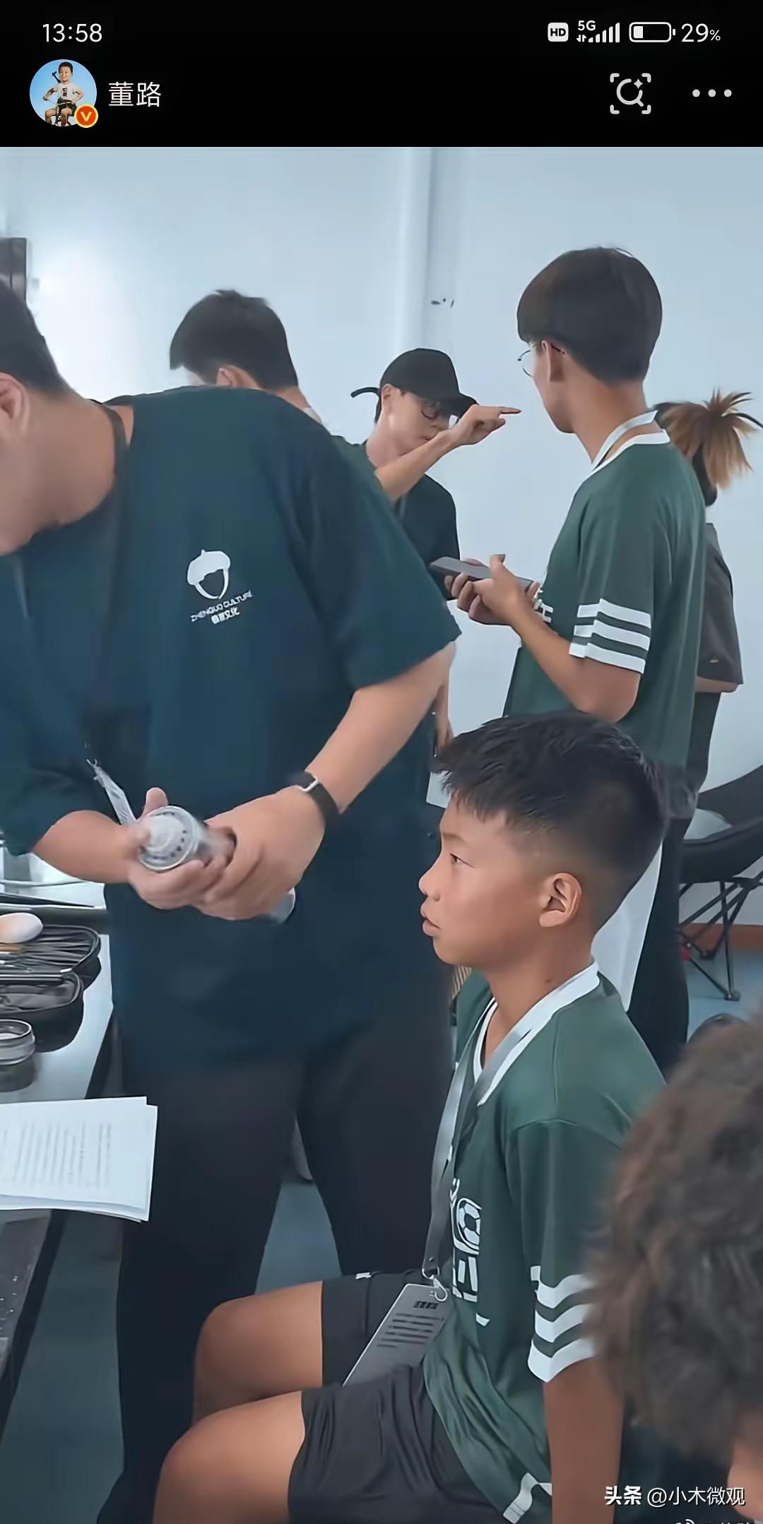 荣耀时刻！中国足球小将孟新艺远赴美国，亮相世界杯决赛护旗！董路老师刚刚更新微博传