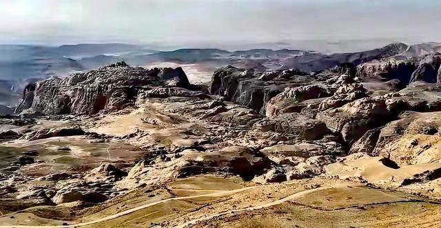 老美这回是真坐不住了。整整2500名海军陆战队员，加上至少一艘军舰，正浩浩荡荡往