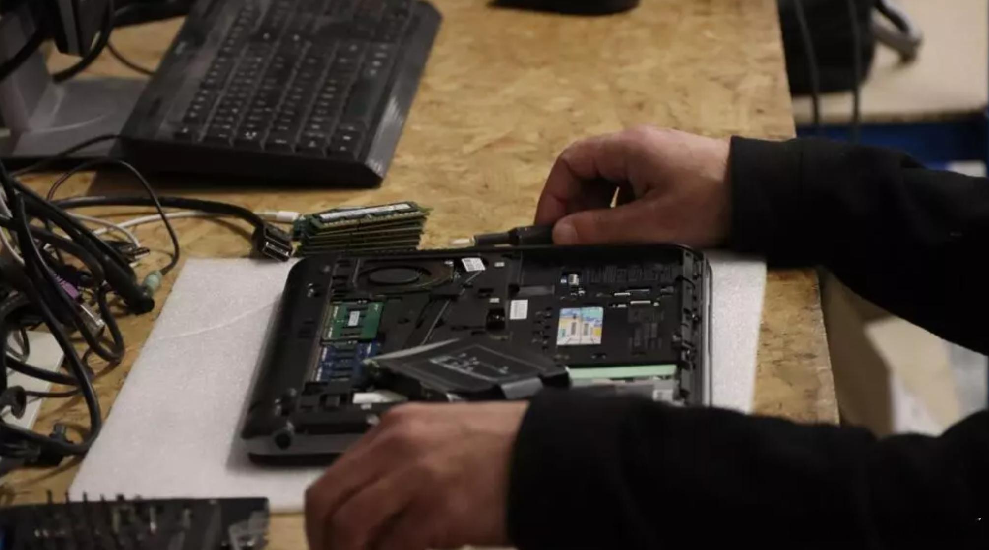 【圣诞节前 京东巴黎郊区仓库遭盗 损失约3700万欧元】海外新鲜事 法国——警方