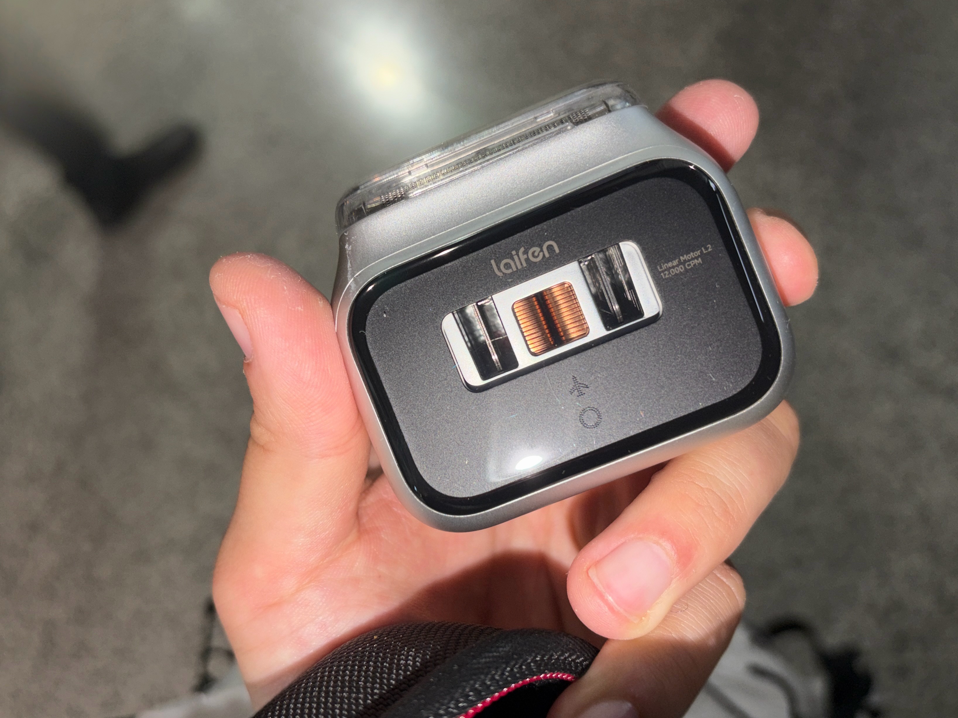 我知道徕芬为啥有飞行模式了刚刚落地，我的背包一直在震打开发现剃须刀一直开着呢，误