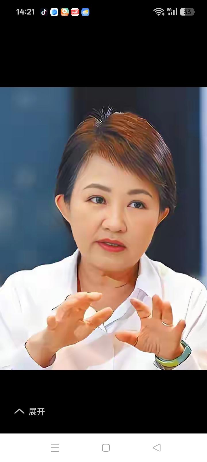 卢秀燕赢了，郑丽文也没有输。
7800亿军购表决通过，卢秀燕露出了胜利的微笑，因