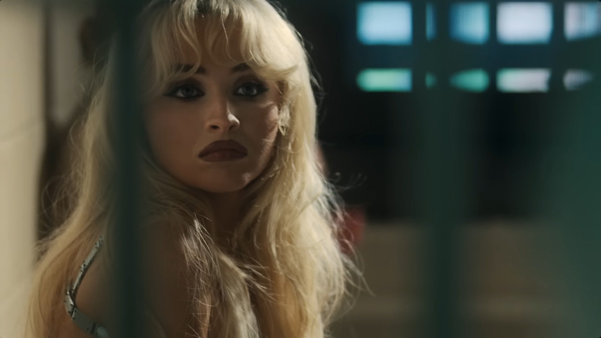 两年前的今天，Sabrina Carpenter 发行了《Please Plea