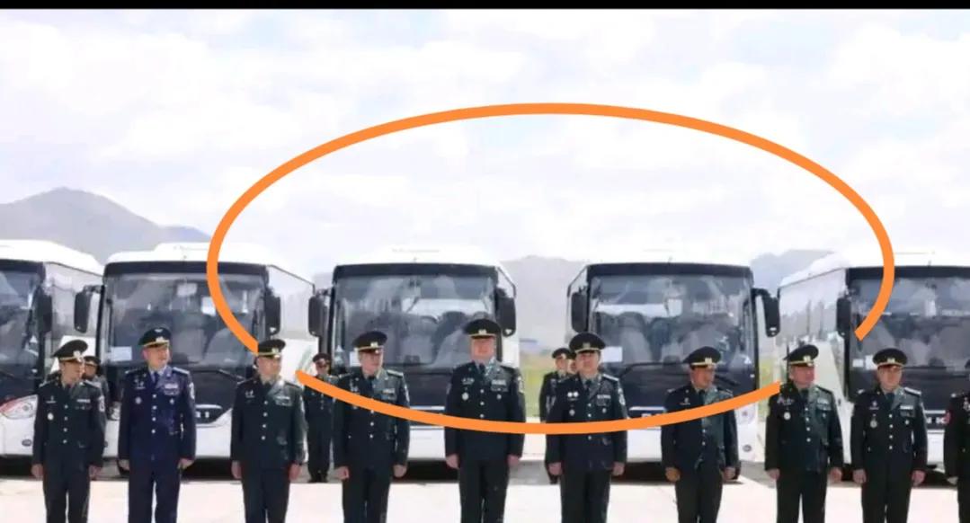 来自乌兰巴托的消息！
 
人民网7月6日乌兰巴托消息，中方援蒙军车交接仪式顺利举