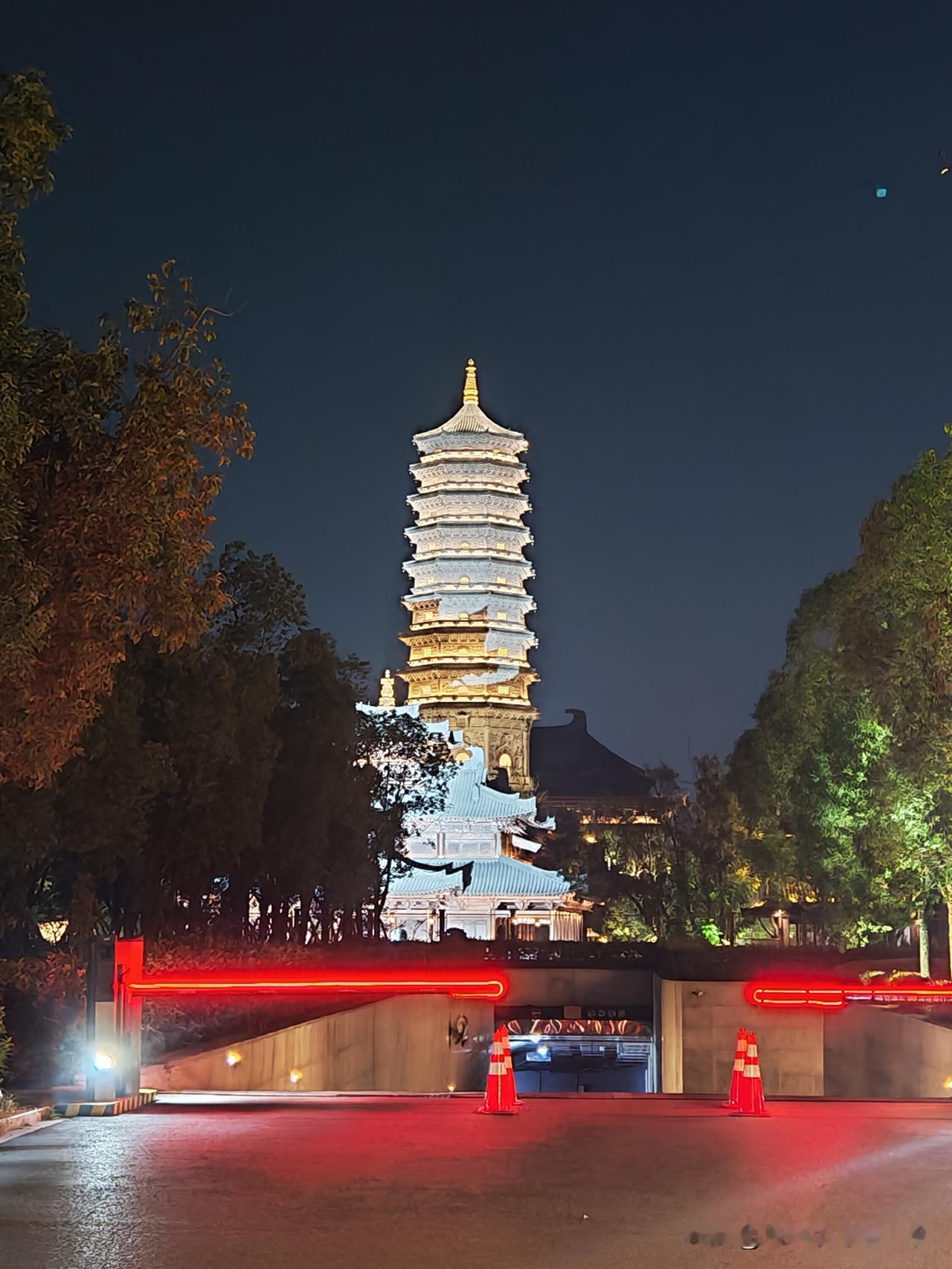 秋日生活打卡季夜晚的濮院古镇