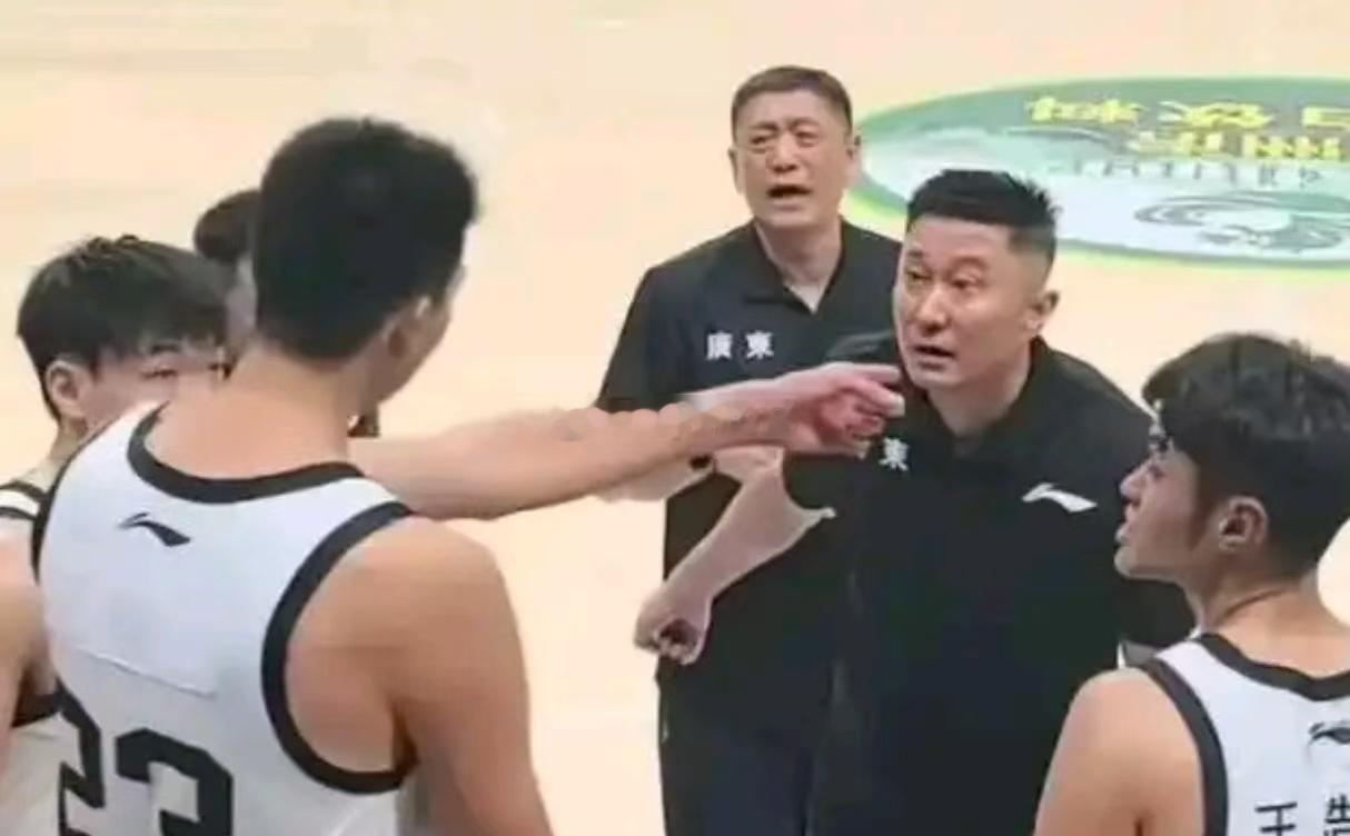 虽然常规赛还有最后一轮，但排名前8的球队已经确定，分别是第一上海、第二广厦、第三